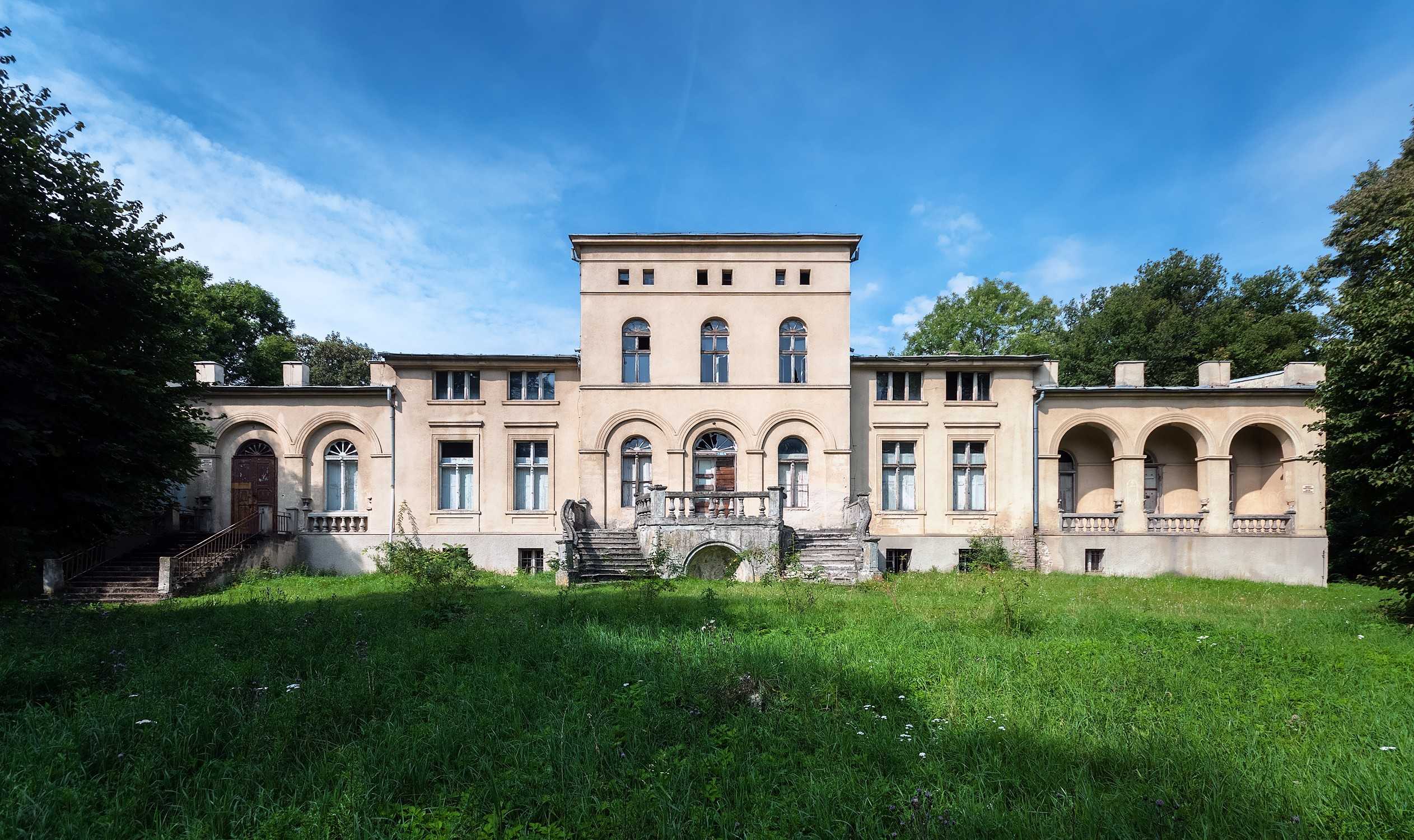 Photos Beautiful mansion in the Polish-German border area