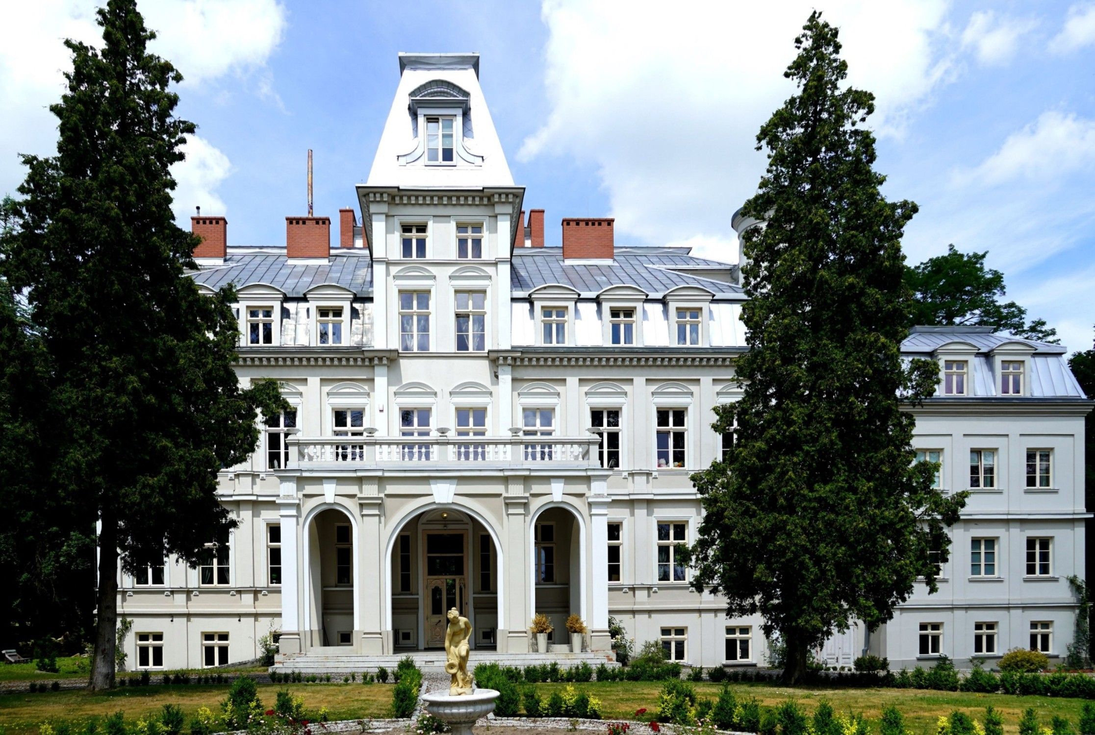 Photos Refurbished palace in the Heart of Poland