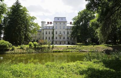 Ejendomme, Malina Slot i det centrale Polen