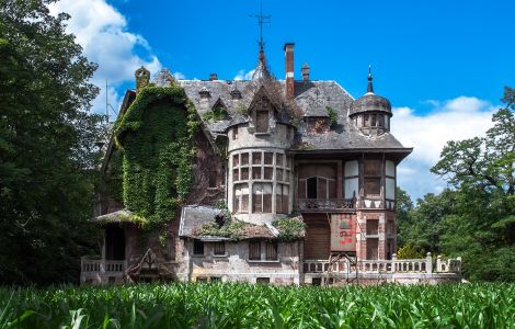  - Film Set: Demolished Manor in Belgium