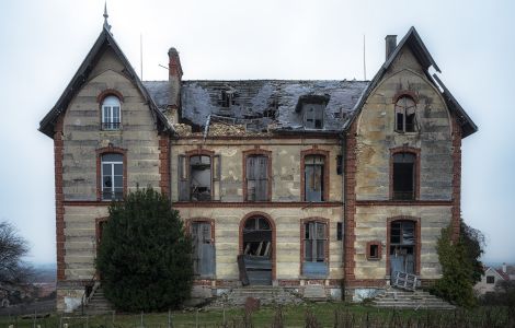  - Château de Sacy near Reims: The villa located in a vineyard has been fully reconstructed. Today it is a hotel and restaurant.