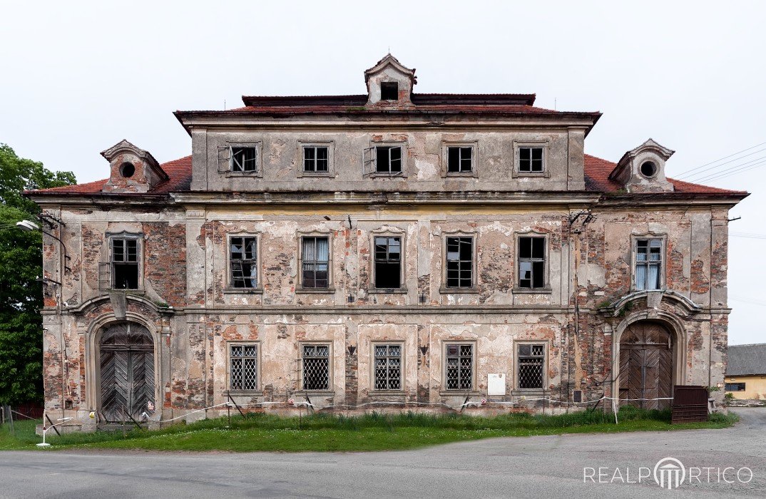 Palace in Cebiv, Cebiv