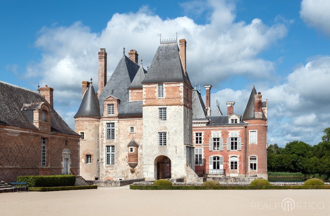 Loire Castles: La Bussière, Entrance, La Bussière