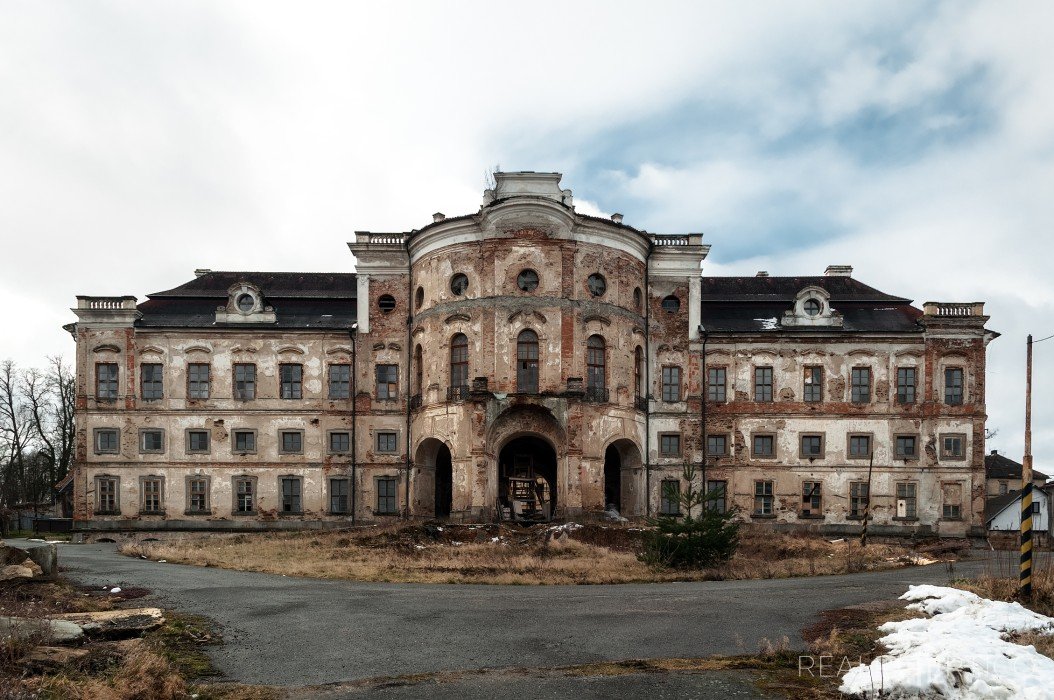 Palace in Týnec, Týnec