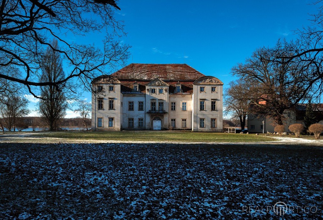 Castle/Manor House in Invenack, Mecklenburg Lakes, Ivenack